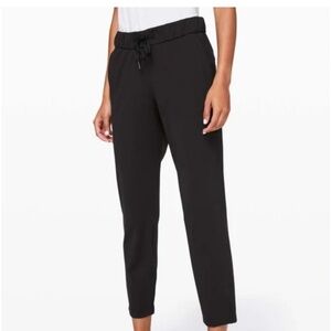 Lululemon On The Fly 7/8 Pant size 8 in *Black*